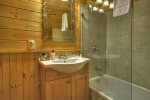 Happy Trout Hideaway - Upper Level Shared Bathroom